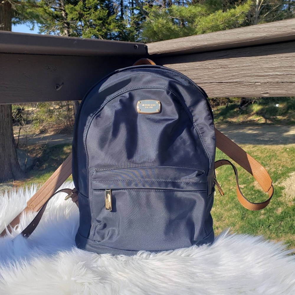 ❌SOLD❌Pre-Owned Michael Kors backpack navy blue - Picture 7 of 7